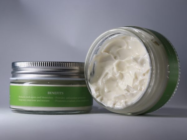 Dark Spot Correcting Moisturiser - Image 3